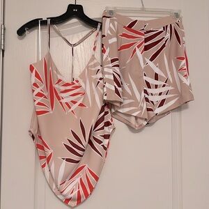 Like new, Finders Keepers set of short and top